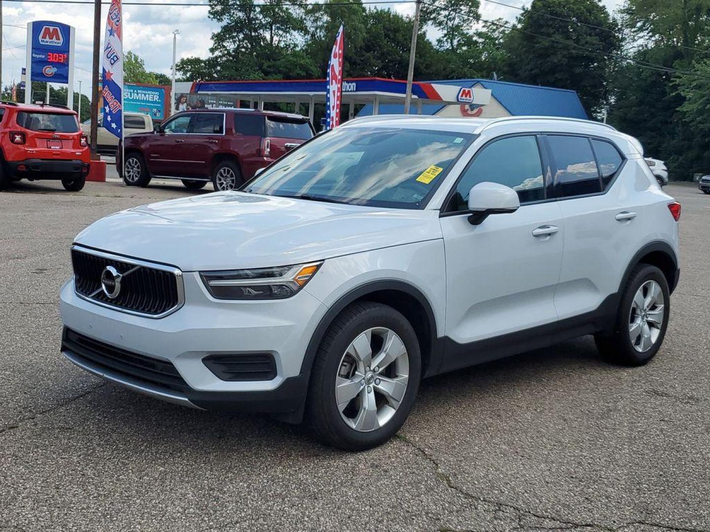 2022 Black Stone /Charcoal Volvo XC40 T4 Momentum (YV4AC2HK6N2) with an 2.0L L4 DOHC 16V engine, 8A transmission, located at 234 Columbia Ave, Battle Creek, MI, 49015, (269) 222-0088, 42.298264, -85.192543 - <b>Vehicle Details</b><br>Discover the exceptional blend of style, comfort, and performance with this 2022 Volvo XC40 T4 Momentum, a standout in the compact SUV segment. This well-maintained vehicle comes equipped with a robust 2.0L 4-cylinder engine and all-wheel drive, offering both dynamic perfor - Photo#3