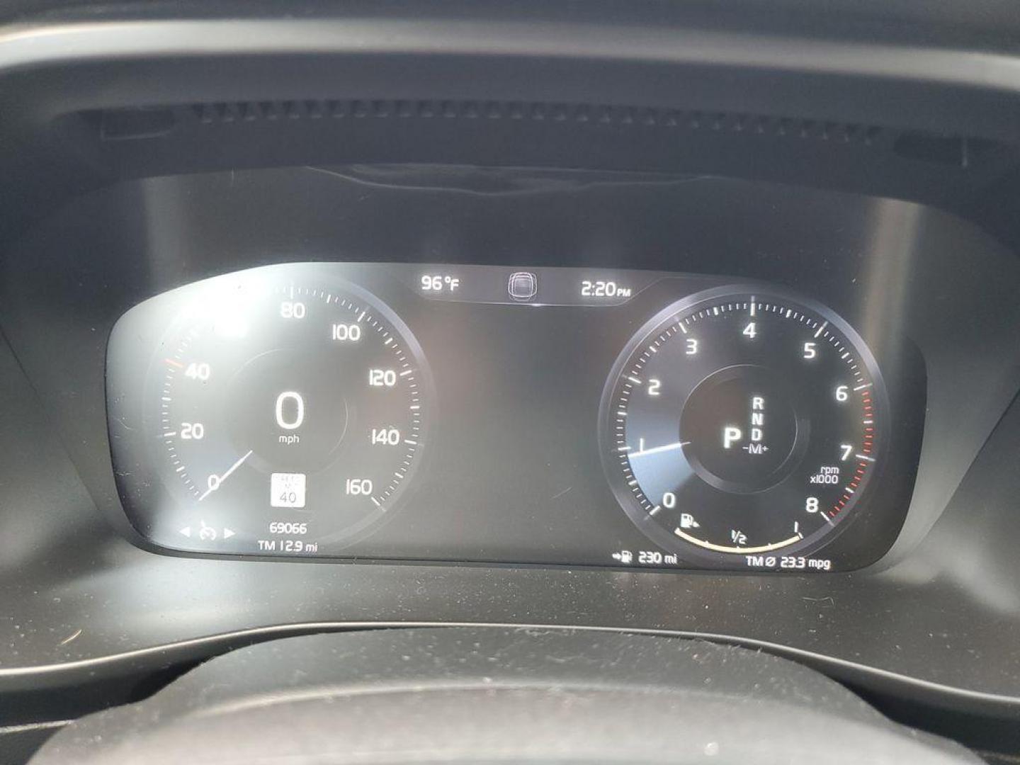 2022 Black Stone /Charcoal Volvo XC40 T4 Momentum (YV4AC2HK6N2) with an 2.0L L4 DOHC 16V engine, 8A transmission, located at 234 Columbia Ave, Battle Creek, MI, 49015, (269) 222-0088, 42.298264, -85.192543 - <b>Vehicle Details</b><br>Discover the exceptional blend of style, comfort, and performance with this 2022 Volvo XC40 T4 Momentum, a standout in the compact SUV segment. This well-maintained vehicle comes equipped with a robust 2.0L 4-cylinder engine and all-wheel drive, offering both dynamic perfor - Photo#13