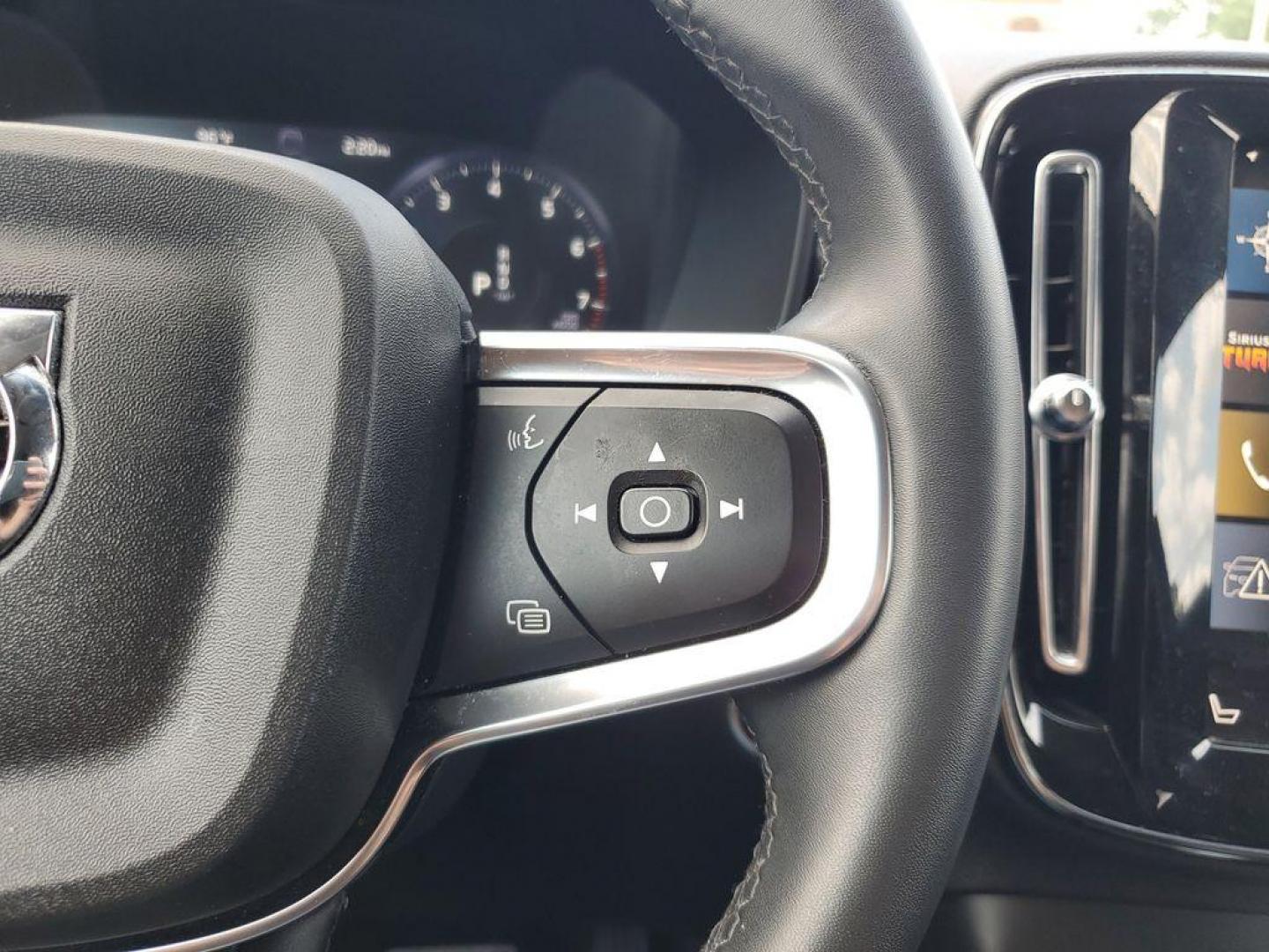 2022 Black Stone /Charcoal Volvo XC40 T4 Momentum (YV4AC2HK6N2) with an 2.0L L4 DOHC 16V engine, 8A transmission, located at 234 Columbia Ave, Battle Creek, MI, 49015, (269) 222-0088, 42.298264, -85.192543 - <b>Vehicle Details</b><br>Discover the exceptional blend of style, comfort, and performance with this 2022 Volvo XC40 T4 Momentum, a standout in the compact SUV segment. This well-maintained vehicle comes equipped with a robust 2.0L 4-cylinder engine and all-wheel drive, offering both dynamic perfor - Photo#17