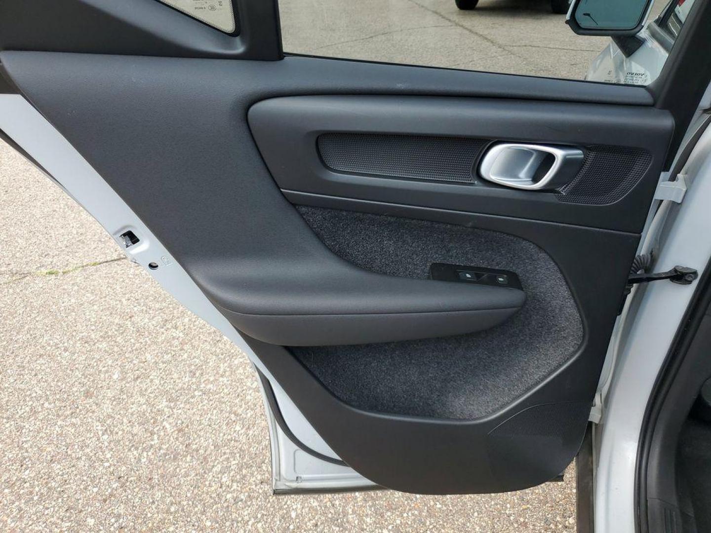 2022 Black Stone /Charcoal Volvo XC40 T4 Momentum (YV4AC2HK6N2) with an 2.0L L4 DOHC 16V engine, 8A transmission, located at 234 Columbia Ave, Battle Creek, MI, 49015, (269) 222-0088, 42.298264, -85.192543 - <b>Vehicle Details</b><br>Discover the exceptional blend of style, comfort, and performance with this 2022 Volvo XC40 T4 Momentum, a standout in the compact SUV segment. This well-maintained vehicle comes equipped with a robust 2.0L 4-cylinder engine and all-wheel drive, offering both dynamic perfor - Photo#23