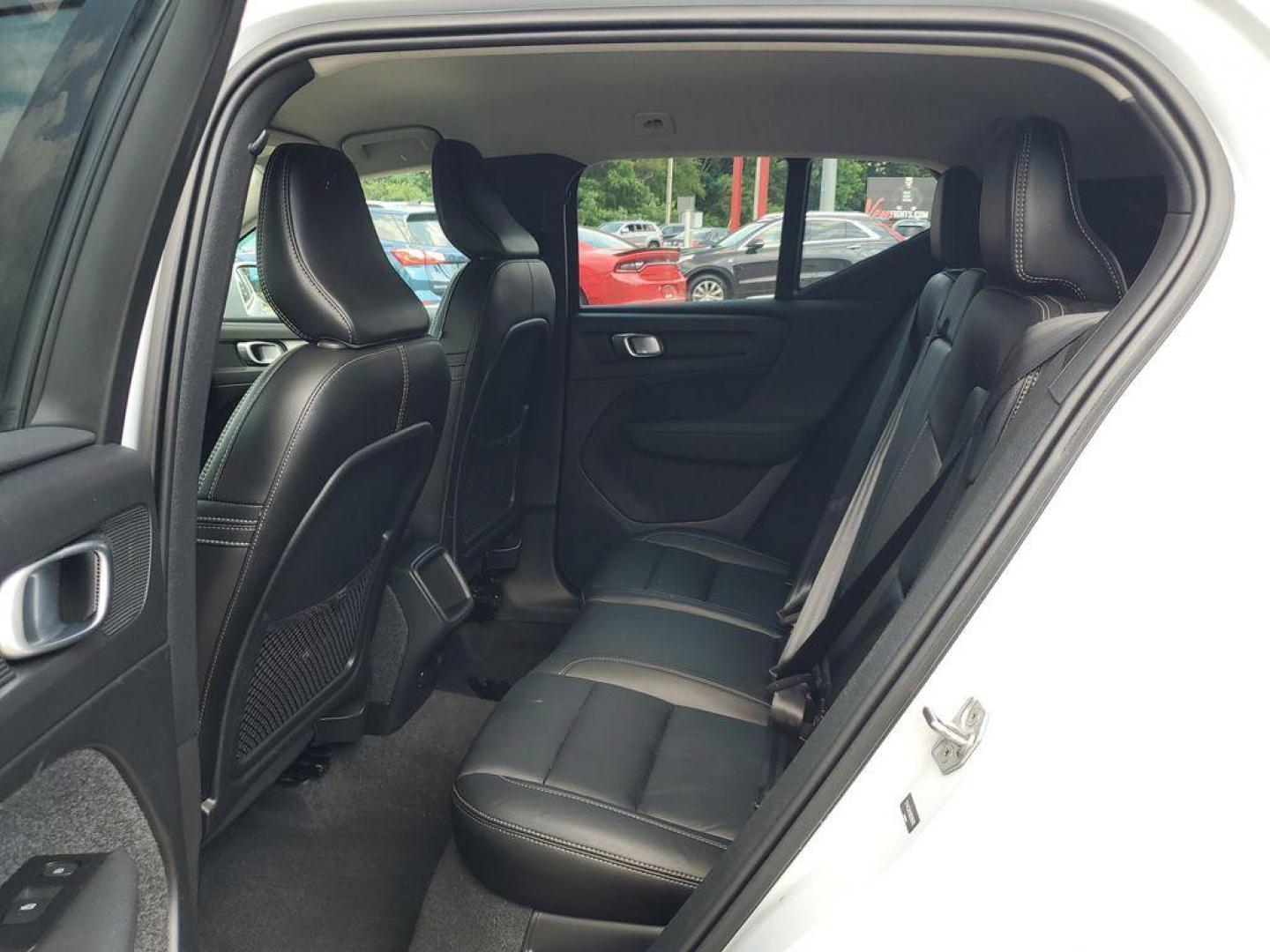 2022 Black Stone /Charcoal Volvo XC40 T4 Momentum (YV4AC2HK6N2) with an 2.0L L4 DOHC 16V engine, 8A transmission, located at 234 Columbia Ave, Battle Creek, MI, 49015, (269) 222-0088, 42.298264, -85.192543 - <b>Vehicle Details</b><br>Discover the exceptional blend of style, comfort, and performance with this 2022 Volvo XC40 T4 Momentum, a standout in the compact SUV segment. This well-maintained vehicle comes equipped with a robust 2.0L 4-cylinder engine and all-wheel drive, offering both dynamic perfor - Photo#24