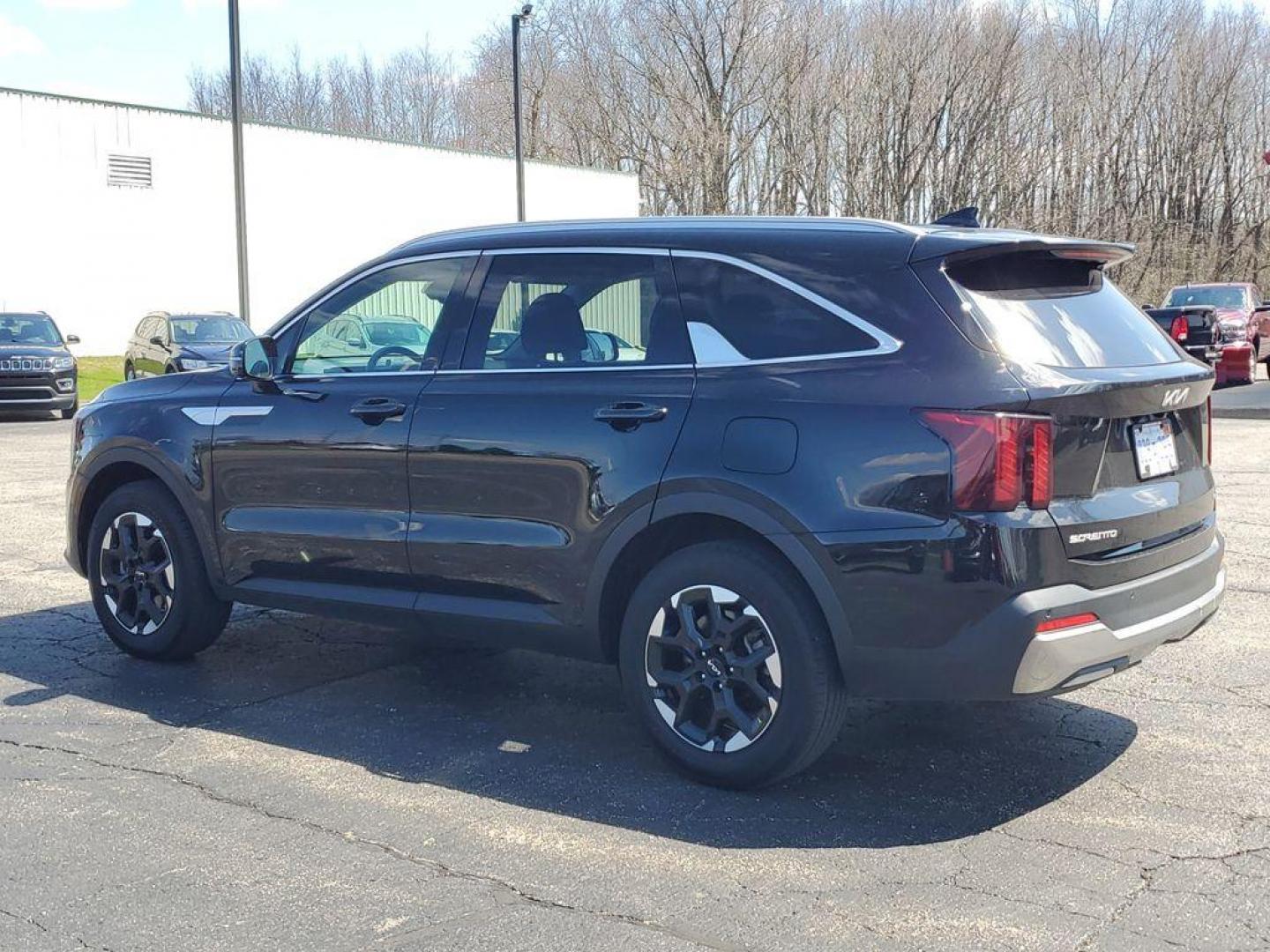 2024 Ebony Black /Black Kia Sorento S AWD (5XYRLDJC6RG) with an 2.5L L4 DOHC 16V engine, 6A transmission, located at 6064 Gull Rd, Kalamazoo, MI, 49048, (269) 222-0088, 42.328388, -85.512924 - Get ready to elevate your driving experience with this stunning 2024 Kia Sorento S, a remarkable SUV that combines style, performance, and advanced technology! With only 22,909 miles on the odometer, this AWD powerhouse is designed to tackle any road with confidence and ease. Under the hood, you'll - Photo#2