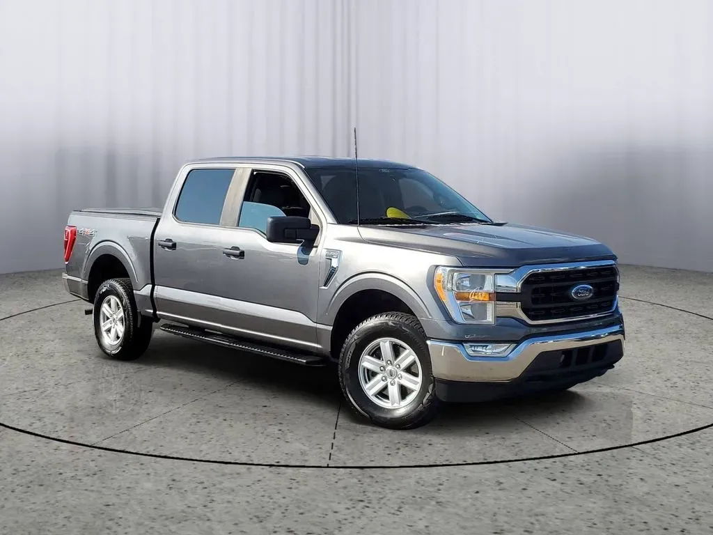 2021 Carbonized Grey Metallic /Black/Medium Dark Slate Ford F-150 XLT (1FTEW1EB3MF) with an V6, 3.3L engine, 10-speed automatic transmission, located at 6064 Gull Rd, Kalamazoo, MI, 49048, (269) 222-0088, 42.328388, -85.512924 - **Unleash Your Adventures with the 2021 Ford F-150 King Ranch SuperCrew!**<br /> <br /> If you're searching for a powerful, reliable, and stylish pickup that fits seamlessly into your adventurous lifestyle, look no further than this stunning 2021 Ford F-150 King Ranch SuperCrew available at AutoMaxx - Photo#1