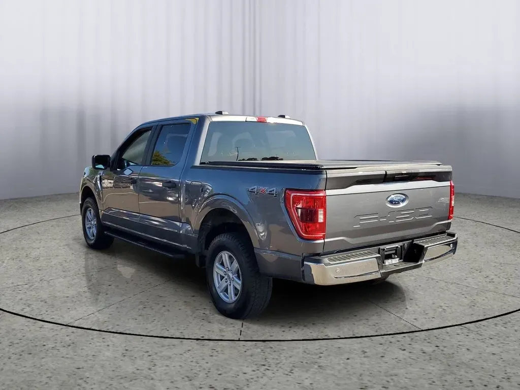 2021 Carbonized Grey Metallic /Black/Medium Dark Slate Ford F-150 XLT (1FTEW1EB3MF) with an V6, 3.3L engine, 10-speed automatic transmission, located at 6064 Gull Rd, Kalamazoo, MI, 49048, (269) 222-0088, 42.328388, -85.512924 - **Unleash Your Adventures with the 2021 Ford F-150 King Ranch SuperCrew!**<br /> <br /> If you're searching for a powerful, reliable, and stylish pickup that fits seamlessly into your adventurous lifestyle, look no further than this stunning 2021 Ford F-150 King Ranch SuperCrew available at AutoMaxx - Photo#3