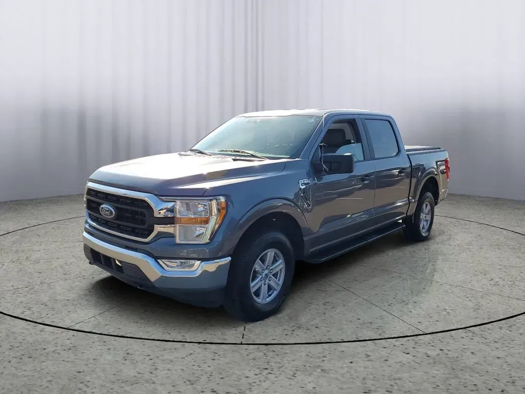 2021 Carbonized Grey Metallic /Black/Medium Dark Slate Ford F-150 XLT (1FTEW1EB3MF) with an V6, 3.3L engine, 10-speed automatic transmission, located at 6064 Gull Rd, Kalamazoo, MI, 49048, (269) 222-0088, 42.328388, -85.512924 - **Unleash Your Adventures with the 2021 Ford F-150 King Ranch SuperCrew!**<br /> <br /> If you're searching for a powerful, reliable, and stylish pickup that fits seamlessly into your adventurous lifestyle, look no further than this stunning 2021 Ford F-150 King Ranch SuperCrew available at AutoMaxx - Photo#4