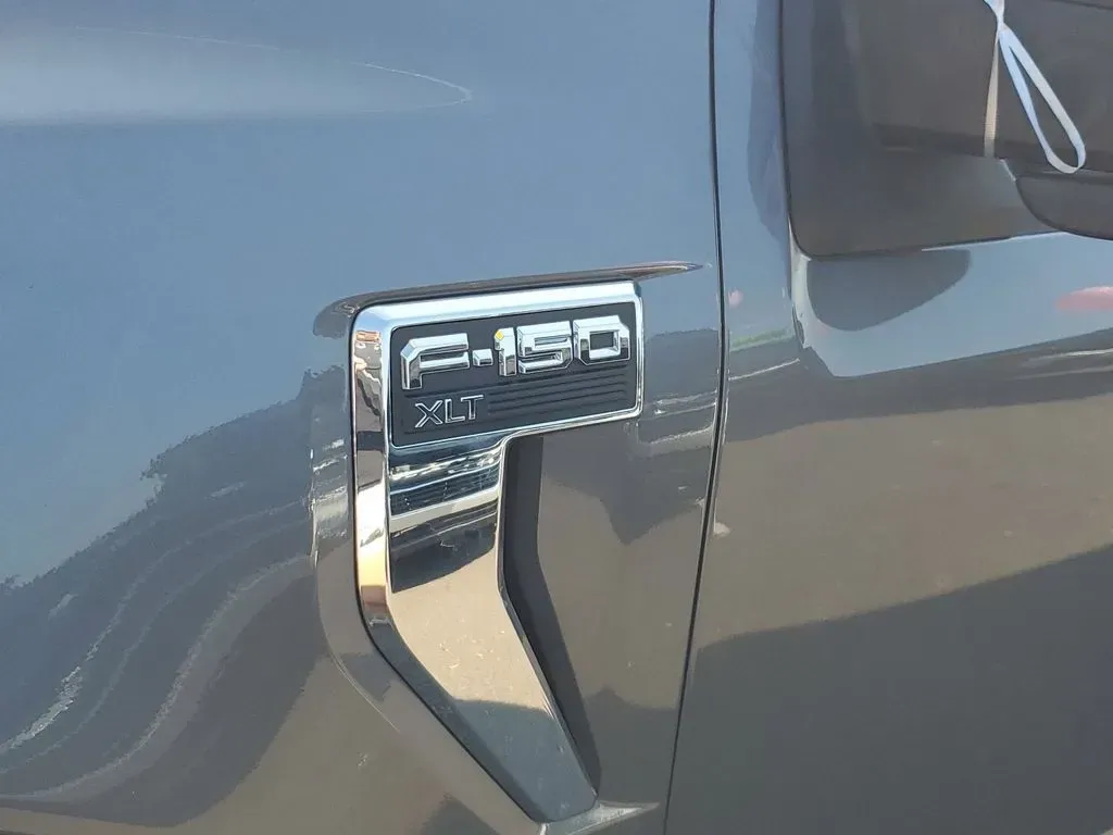 2021 Carbonized Grey Metallic /Black/Medium Dark Slate Ford F-150 XLT (1FTEW1EB3MF) with an V6, 3.3L engine, 10-speed automatic transmission, located at 6064 Gull Rd, Kalamazoo, MI, 49048, (269) 222-0088, 42.328388, -85.512924 - **Unleash Your Adventures with the 2021 Ford F-150 King Ranch SuperCrew!**<br /> <br /> If you're searching for a powerful, reliable, and stylish pickup that fits seamlessly into your adventurous lifestyle, look no further than this stunning 2021 Ford F-150 King Ranch SuperCrew available at AutoMaxx - Photo#6