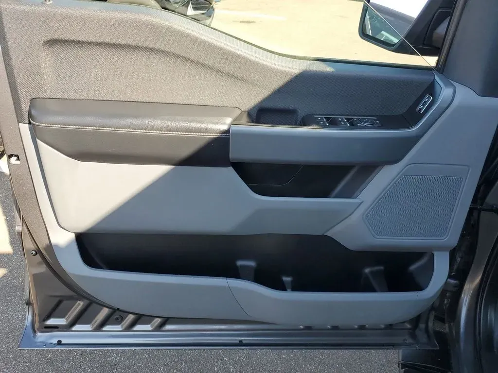 2021 Carbonized Grey Metallic /Black/Medium Dark Slate Ford F-150 XLT (1FTEW1EB3MF) with an V6, 3.3L engine, 10-speed automatic transmission, located at 6064 Gull Rd, Kalamazoo, MI, 49048, (269) 222-0088, 42.328388, -85.512924 - **Unleash Your Adventures with the 2021 Ford F-150 King Ranch SuperCrew!**<br /> <br /> If you're searching for a powerful, reliable, and stylish pickup that fits seamlessly into your adventurous lifestyle, look no further than this stunning 2021 Ford F-150 King Ranch SuperCrew available at AutoMaxx - Photo#7