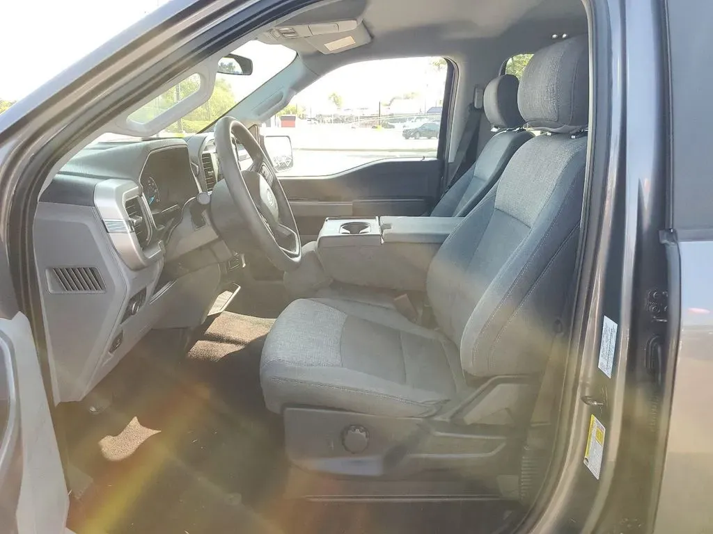 2021 Carbonized Grey Metallic /Black/Medium Dark Slate Ford F-150 XLT (1FTEW1EB3MF) with an V6, 3.3L engine, 10-speed automatic transmission, located at 6064 Gull Rd, Kalamazoo, MI, 49048, (269) 222-0088, 42.328388, -85.512924 - **Unleash Your Adventures with the 2021 Ford F-150 King Ranch SuperCrew!**<br /> <br /> If you're searching for a powerful, reliable, and stylish pickup that fits seamlessly into your adventurous lifestyle, look no further than this stunning 2021 Ford F-150 King Ranch SuperCrew available at AutoMaxx - Photo#9