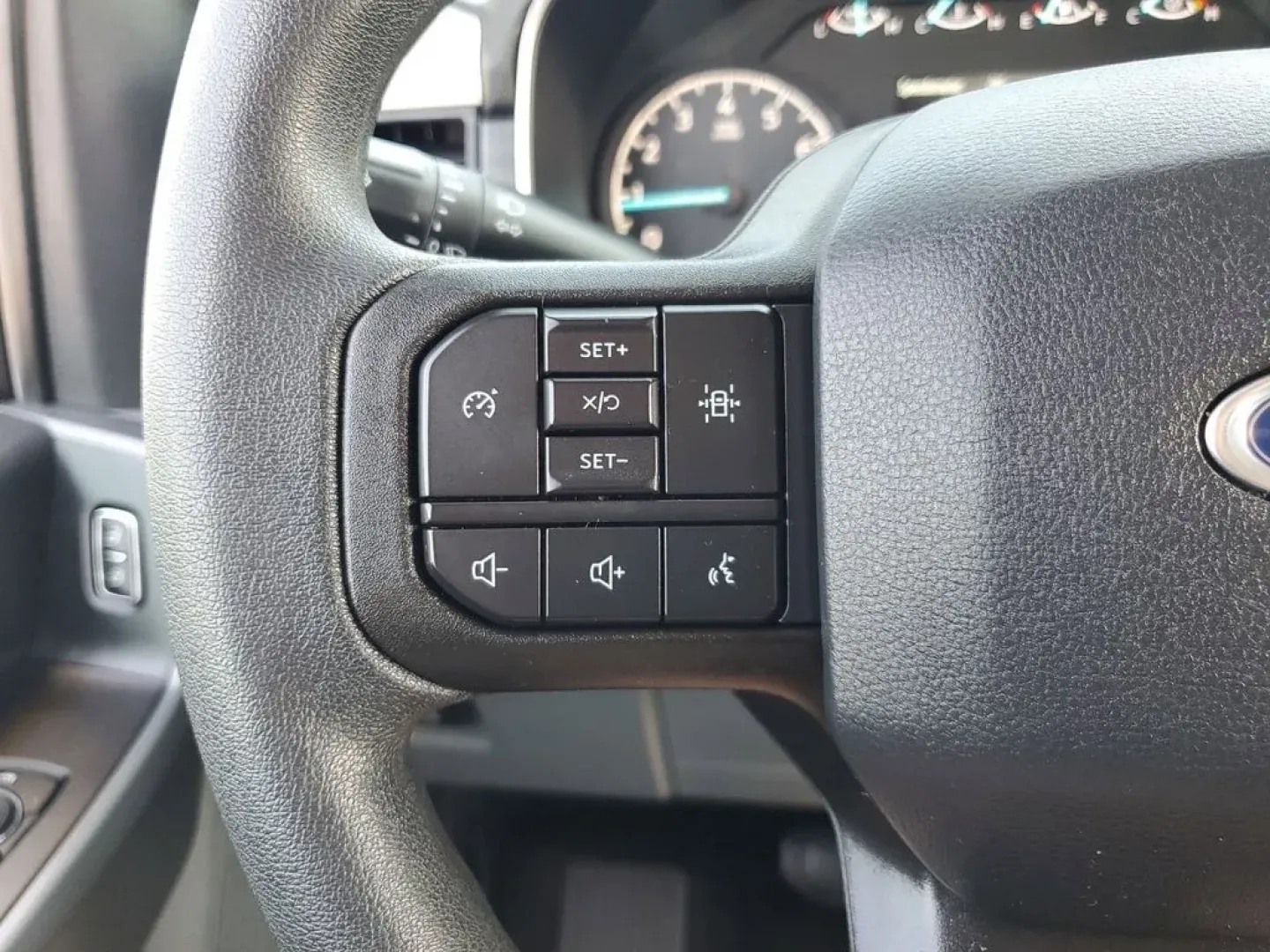 2021 Carbonized Grey Metallic /Black/Medium Dark Slate Ford F-150 XLT (1FTEW1EB3MF) with an V6, 3.3L engine, 10-speed automatic transmission, located at 6064 Gull Rd, Kalamazoo, MI, 49048, (269) 222-0088, 42.328388, -85.512924 - **Unleash Your Adventures with the 2021 Ford F-150 King Ranch SuperCrew!**<br /> <br /> If you're searching for a powerful, reliable, and stylish pickup that fits seamlessly into your adventurous lifestyle, look no further than this stunning 2021 Ford F-150 King Ranch SuperCrew available at AutoMaxx - Photo#16