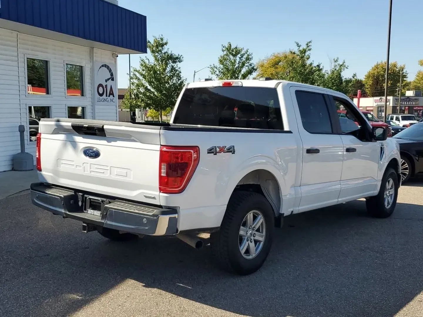 2021 Oxford White /Black/Medium Dark Slate Ford F-150 XLT (1FTFW1E83MF) with an V6, 3.5L engine, 10-speed automatic transmission, located at 6064 Gull Rd, Kalamazoo, MI, 49048, (269) 222-0088, 42.328388, -85.512924 - <b>Vehicle Details</b><br>Discover the power and sophistication of this 2021 Ford F-150 XLT, a true embodiment of strength and style! This exceptional truck, equipped with a robust V6, 3.5L engine, and 4WD, promises an exhilarating driving experience, whether you're conquering rugged terrains or cru - Photo#2