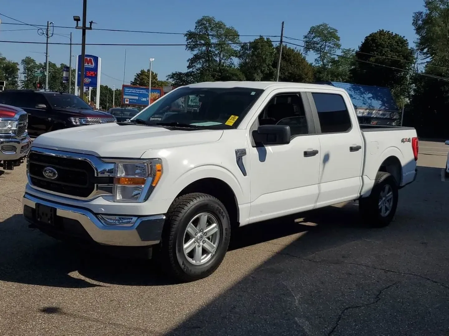2021 Oxford White /Black/Medium Dark Slate Ford F-150 XLT (1FTFW1E83MF) with an V6, 3.5L engine, 10-speed automatic transmission, located at 6064 Gull Rd, Kalamazoo, MI, 49048, (269) 222-0088, 42.328388, -85.512924 - <b>Vehicle Details</b><br>Discover the power and sophistication of this 2021 Ford F-150 XLT, a true embodiment of strength and style! This exceptional truck, equipped with a robust V6, 3.5L engine, and 4WD, promises an exhilarating driving experience, whether you're conquering rugged terrains or cru - Photo#4