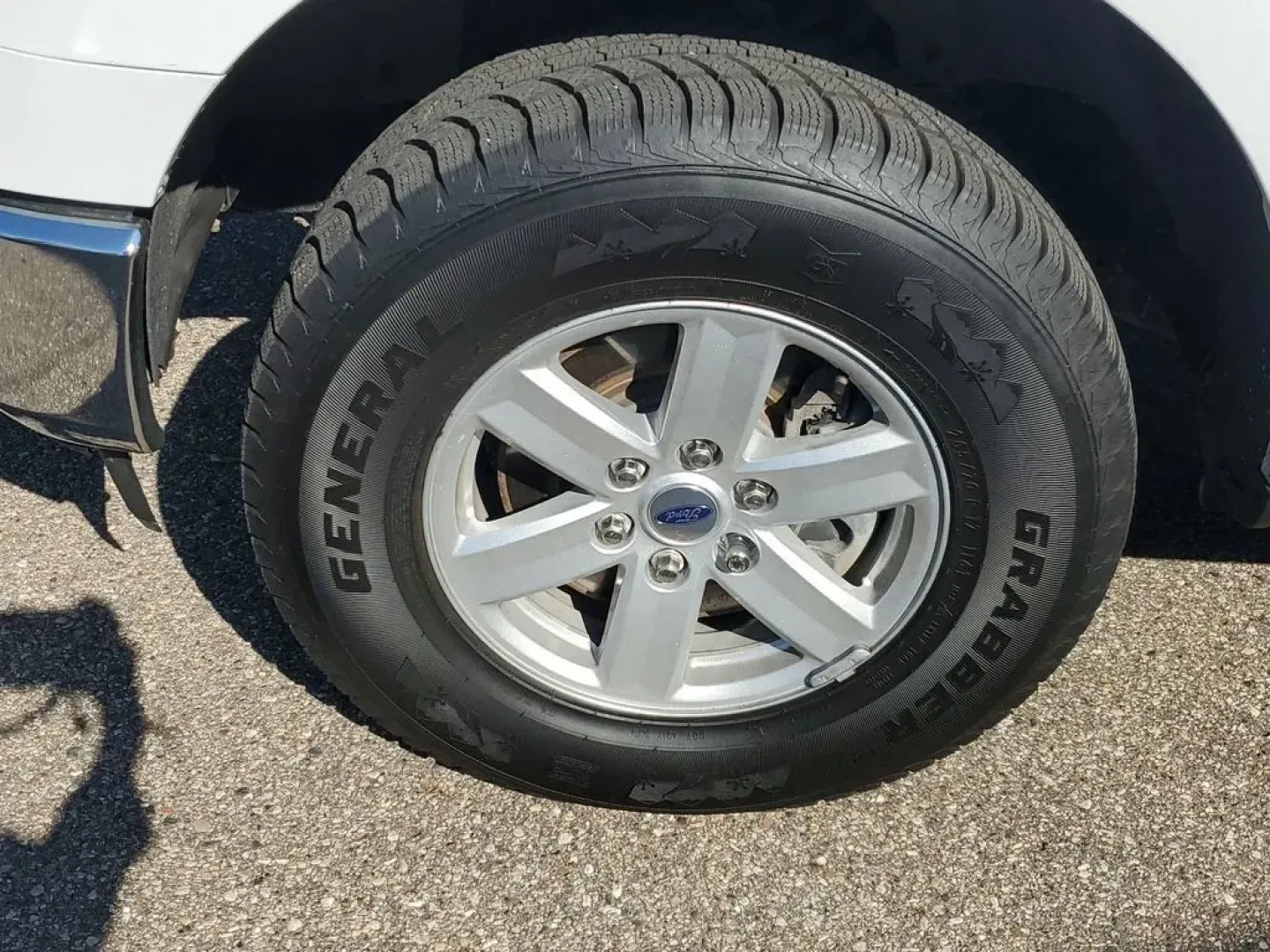 2021 Oxford White /Black/Medium Dark Slate Ford F-150 XLT (1FTFW1E83MF) with an V6, 3.5L engine, 10-speed automatic transmission, located at 6064 Gull Rd, Kalamazoo, MI, 49048, (269) 222-0088, 42.328388, -85.512924 - <b>Vehicle Details</b><br>Discover the power and sophistication of this 2021 Ford F-150 XLT, a true embodiment of strength and style! This exceptional truck, equipped with a robust V6, 3.5L engine, and 4WD, promises an exhilarating driving experience, whether you're conquering rugged terrains or cru - Photo#5