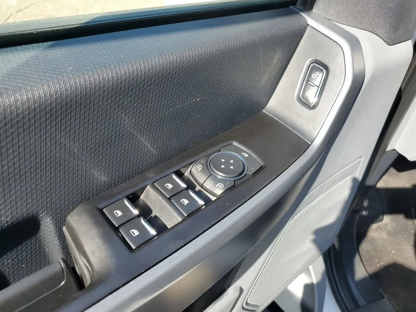 2021 Oxford White /Black/Medium Dark Slate Ford F-150 XLT (1FTFW1E83MF) with an V6, 3.5L engine, 10-speed automatic transmission, located at 6064 Gull Rd, Kalamazoo, MI, 49048, (269) 222-0088, 42.328388, -85.512924 - <b>Vehicle Details</b><br>Discover the power and sophistication of this 2021 Ford F-150 XLT, a true embodiment of strength and style! This exceptional truck, equipped with a robust V6, 3.5L engine, and 4WD, promises an exhilarating driving experience, whether you're conquering rugged terrains or cru - Photo#8