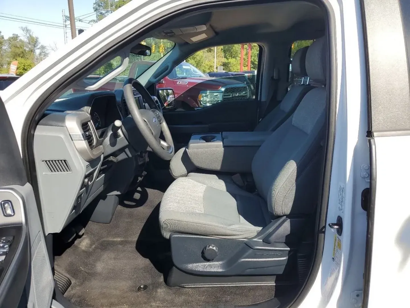 2021 Oxford White /Black/Medium Dark Slate Ford F-150 XLT (1FTFW1E83MF) with an V6, 3.5L engine, 10-speed automatic transmission, located at 6064 Gull Rd, Kalamazoo, MI, 49048, (269) 222-0088, 42.328388, -85.512924 - <b>Vehicle Details</b><br>Discover the power and sophistication of this 2021 Ford F-150 XLT, a true embodiment of strength and style! This exceptional truck, equipped with a robust V6, 3.5L engine, and 4WD, promises an exhilarating driving experience, whether you're conquering rugged terrains or cru - Photo#9