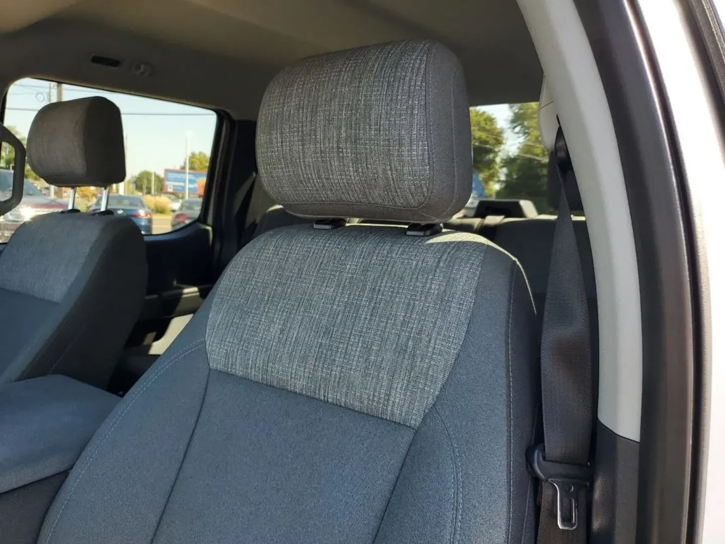 2021 Oxford White /Black/Medium Dark Slate Ford F-150 XLT (1FTFW1E83MF) with an V6, 3.5L engine, 10-speed automatic transmission, located at 6064 Gull Rd, Kalamazoo, MI, 49048, (269) 222-0088, 42.328388, -85.512924 - <b>Vehicle Details</b><br>Discover the power and sophistication of this 2021 Ford F-150 XLT, a true embodiment of strength and style! This exceptional truck, equipped with a robust V6, 3.5L engine, and 4WD, promises an exhilarating driving experience, whether you're conquering rugged terrains or cru - Photo#11