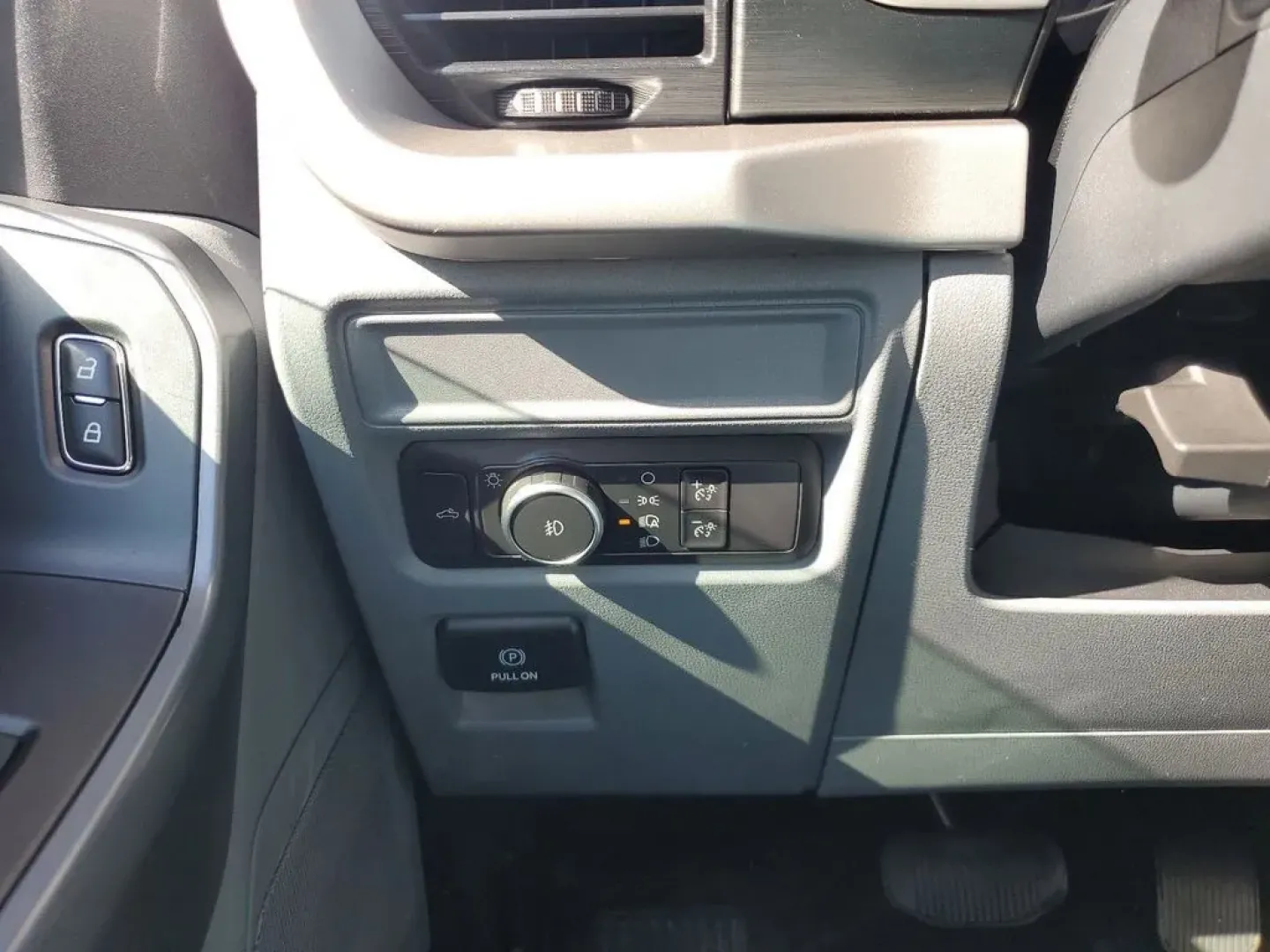 2021 Oxford White /Black/Medium Dark Slate Ford F-150 XLT (1FTFW1E83MF) with an V6, 3.5L engine, 10-speed automatic transmission, located at 6064 Gull Rd, Kalamazoo, MI, 49048, (269) 222-0088, 42.328388, -85.512924 - <b>Vehicle Details</b><br>Discover the power and sophistication of this 2021 Ford F-150 XLT, a true embodiment of strength and style! This exceptional truck, equipped with a robust V6, 3.5L engine, and 4WD, promises an exhilarating driving experience, whether you're conquering rugged terrains or cru - Photo#13
