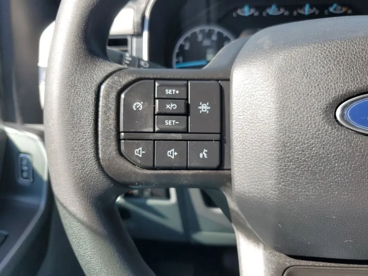 2021 Oxford White /Black/Medium Dark Slate Ford F-150 XLT (1FTFW1E83MF) with an V6, 3.5L engine, 10-speed automatic transmission, located at 6064 Gull Rd, Kalamazoo, MI, 49048, (269) 222-0088, 42.328388, -85.512924 - <b>Vehicle Details</b><br>Discover the power and sophistication of this 2021 Ford F-150 XLT, a true embodiment of strength and style! This exceptional truck, equipped with a robust V6, 3.5L engine, and 4WD, promises an exhilarating driving experience, whether you're conquering rugged terrains or cru - Photo#16