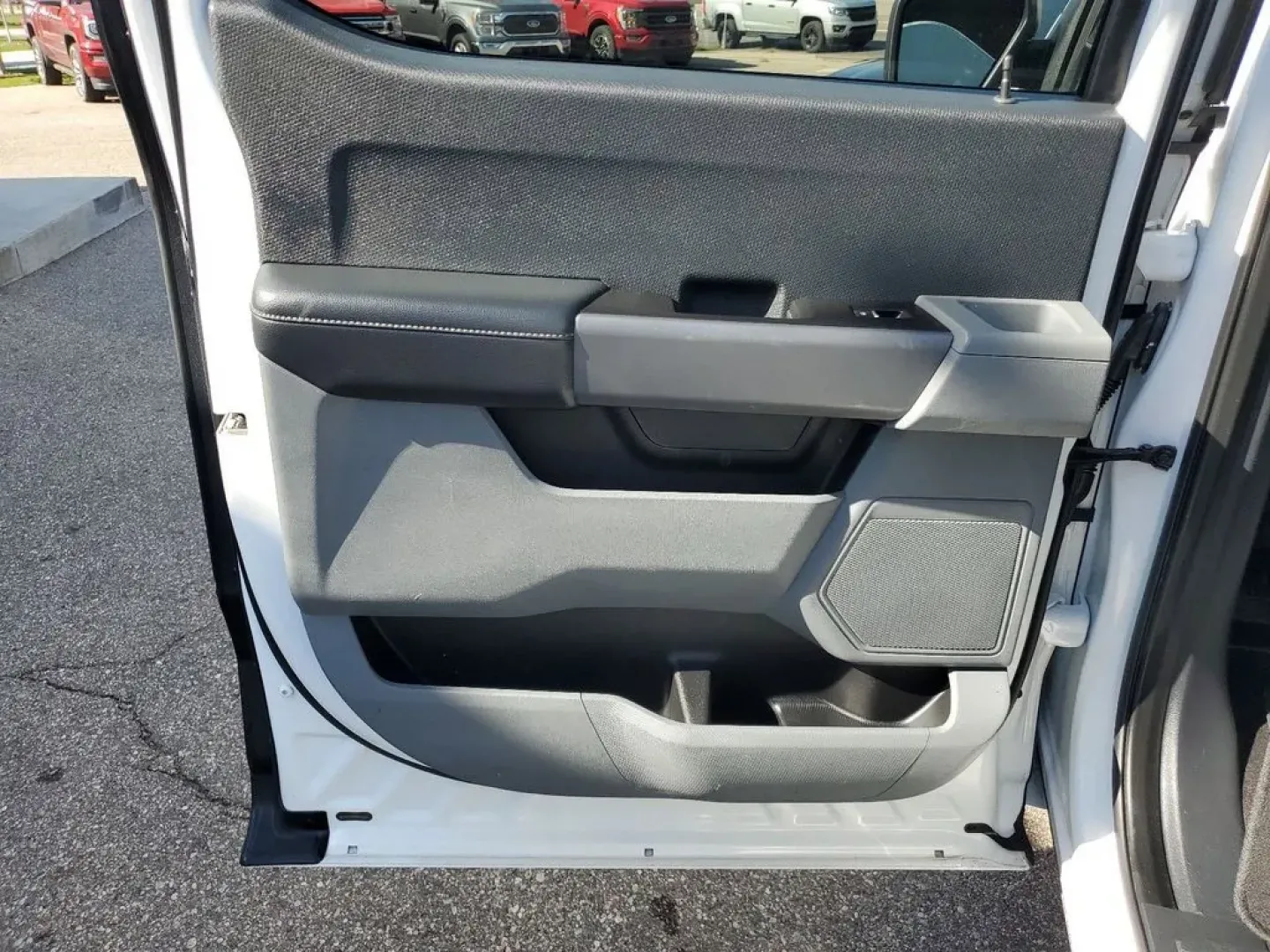 2021 Oxford White /Black/Medium Dark Slate Ford F-150 XLT (1FTFW1E83MF) with an V6, 3.5L engine, 10-speed automatic transmission, located at 6064 Gull Rd, Kalamazoo, MI, 49048, (269) 222-0088, 42.328388, -85.512924 - <b>Vehicle Details</b><br>Discover the power and sophistication of this 2021 Ford F-150 XLT, a true embodiment of strength and style! This exceptional truck, equipped with a robust V6, 3.5L engine, and 4WD, promises an exhilarating driving experience, whether you're conquering rugged terrains or cru - Photo#25