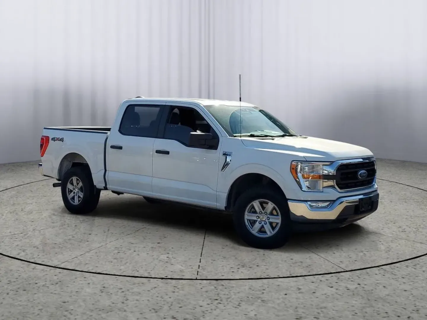 2021 Oxford White /Black/Medium Dark Slate Ford F-150 XLT (1FTFW1E83MF) with an V6, 3.5L engine, 10-speed automatic transmission, located at 6064 Gull Rd, Kalamazoo, MI, 49048, (269) 222-0088, 42.328388, -85.512924 - **Unleash Your Adventure with the 2021 Ford F-150 Lariat SuperCrew in Battle Creek, MI!**<br /> <br /> Are you ready to elevate your lifestyle with a powerful pickup? The 2021 Ford F-150 Lariat SuperCrew is your perfect companion for weekend adventures, family outings, or simply navigating daily com - Photo#1