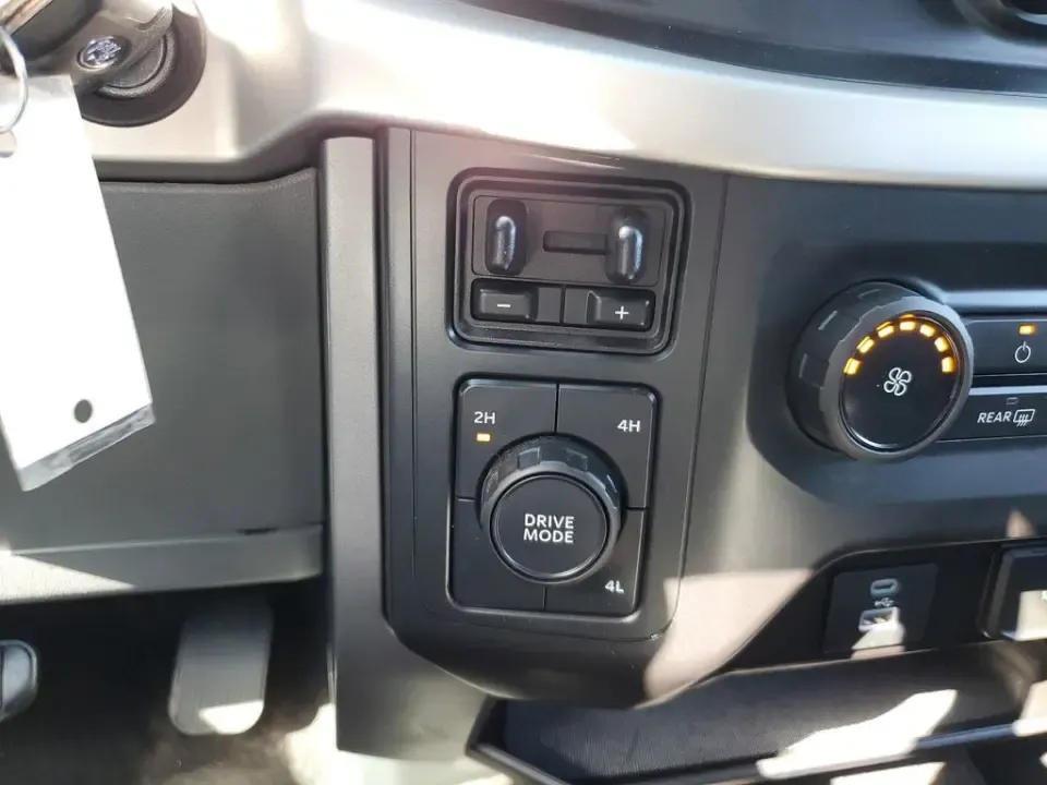 2021 White Ford F-150 (1FTFW1E83MF) with an 3.5L V6 EcoBoost engine, Automatic transmission, located at 6064 Gull Rd, Kalamazoo, MI, 49048, (269) 222-0088, 42.328388, -85.512924- Photo#34