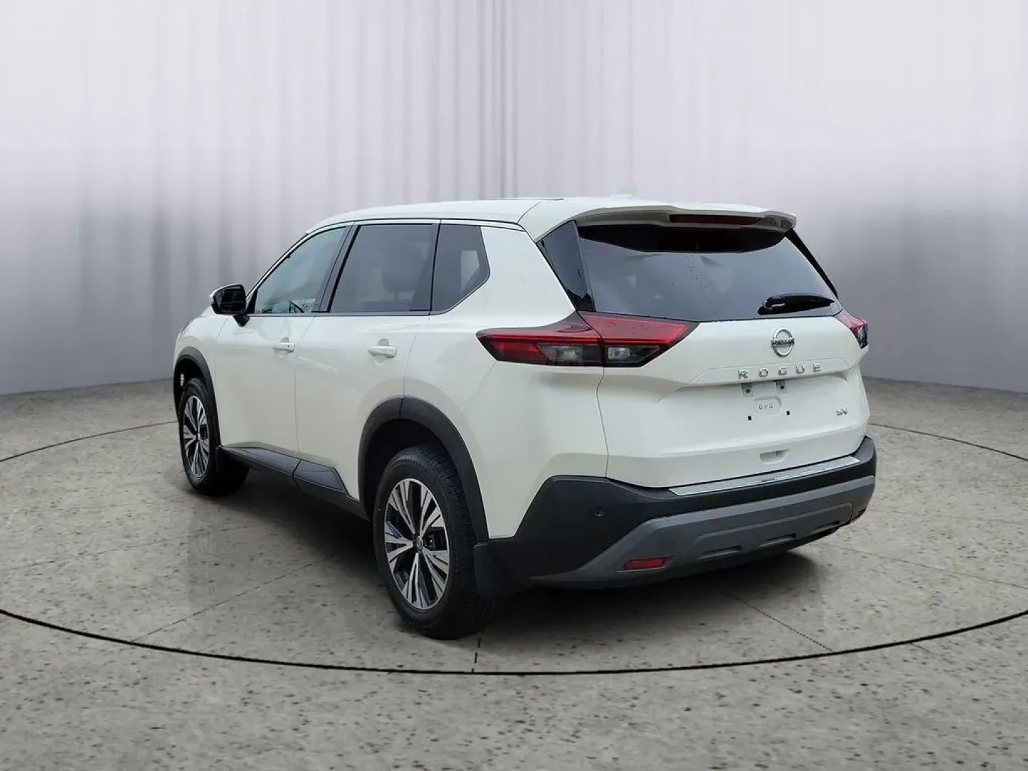 2021 Pearl White Tricoat /Charcoal Nissan Rogue SV (JN8AT3BA4MW) with an 4 Cyl, 2.5L engine, CVT transmission, located at 6064 Gull Rd, Kalamazoo, MI, 49048, (269) 222-0088, 42.328388, -85.512924 - **Explore the Open Road with the 2021 Nissan Rogue SV - Your Ideal Adventure Companion!**<br /> <br /> Are you ready to elevate your family road trips or weekend getaways? Look no further than this stunning 2021 Nissan Rogue SV, available now at AutoMaxx in Battle Creek, MI. This versatile SUV is pe - Photo#3