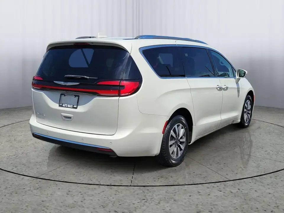 2021 White Pearl /Black Chrysler Pacifica Touring L (2C4RC1BG1MR) with an 3.6L V6 24V VVT engine, Automatic transmission, located at 6064 Gull Rd, Kalamazoo, MI, 49048, (269) 222-0088, 42.328388, -85.512924- Photo#6