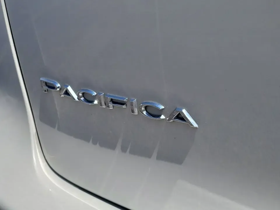 2021 White Pearl /Black Chrysler Pacifica Touring L (2C4RC1BG1MR) with an 3.6L V6 24V VVT engine, Automatic transmission, located at 6064 Gull Rd, Kalamazoo, MI, 49048, (269) 222-0088, 42.328388, -85.512924- Photo#10