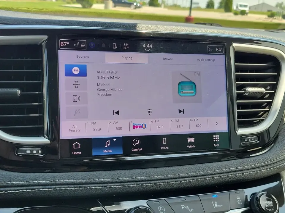 2021 White Pearl /Black Chrysler Pacifica Touring L (2C4RC1BG1MR) with an 3.6L V6 24V VVT engine, Automatic transmission, located at 6064 Gull Rd, Kalamazoo, MI, 49048, (269) 222-0088, 42.328388, -85.512924- Photo#32