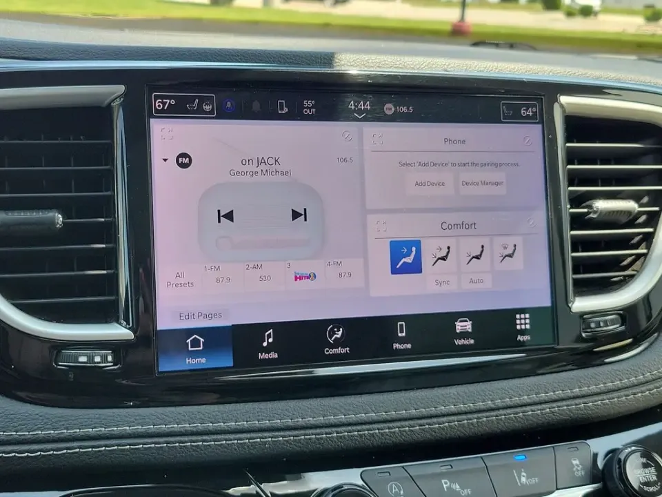2021 White Pearl /Black Chrysler Pacifica Touring L (2C4RC1BG1MR) with an 3.6L V6 24V VVT engine, Automatic transmission, located at 6064 Gull Rd, Kalamazoo, MI, 49048, (269) 222-0088, 42.328388, -85.512924- Photo#34