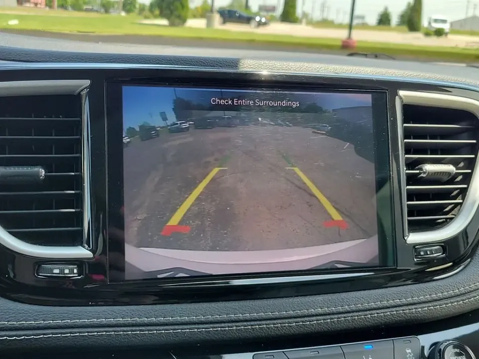 2021 White Pearl /Black Chrysler Pacifica Touring L (2C4RC1BG1MR) with an 3.6L V6 24V VVT engine, Automatic transmission, located at 6064 Gull Rd, Kalamazoo, MI, 49048, (269) 222-0088, 42.328388, -85.512924- Photo#36