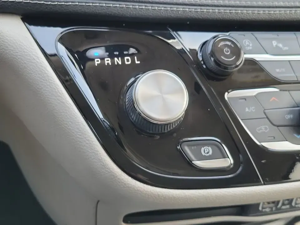 2021 Luxury White Pearlcoat /Alloy/Black Chrysler Pacifica Touring L (2C4RC1BG1MR) with an V6, 3.6L engine, 9-speed automatic transmission, located at 6064 Gull Rd, Kalamazoo, MI, 49048, (269) 222-0088, 42.328388, -85.512924 - **Discover the Perfect Family Vehicle: 2021 Chrysler Pacifica Touring L at AutoMaxx - Kalamazoo**<br /> <br /> Are you in search of a family-friendly vehicle that combines comfort, technology, and safety? Look no further than the 2021 Chrysler Pacifica Touring L, now available at AutoMaxx - Kalamazo - Photo#20