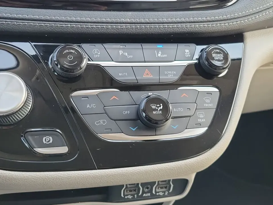 2021 White Pearl /Black Chrysler Pacifica Touring L (2C4RC1BG1MR) with an 3.6L V6 24V VVT engine, Automatic transmission, located at 6064 Gull Rd, Kalamazoo, MI, 49048, (269) 222-0088, 42.328388, -85.512924- Photo#42