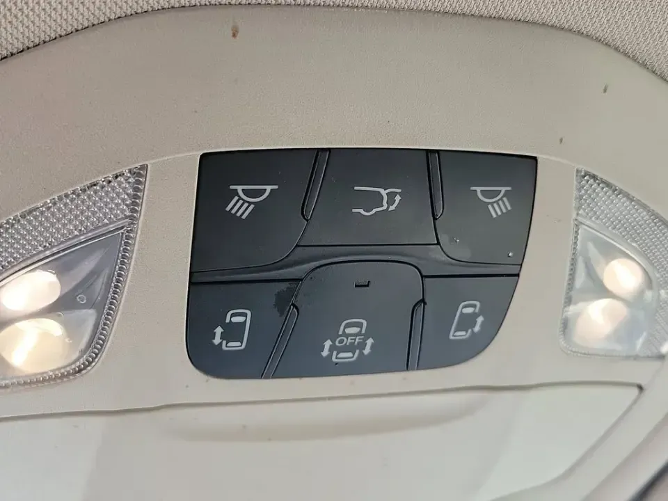 2021 Luxury White Pearlcoat /Alloy/Black Chrysler Pacifica Touring L (2C4RC1BG1MR) with an V6, 3.6L engine, 9-speed automatic transmission, located at 6064 Gull Rd, Kalamazoo, MI, 49048, (269) 222-0088, 42.328388, -85.512924 - **Discover the Perfect Family Vehicle: 2021 Chrysler Pacifica Touring L at AutoMaxx - Kalamazoo**<br /> <br /> Are you in search of a family-friendly vehicle that combines comfort, technology, and safety? Look no further than the 2021 Chrysler Pacifica Touring L, now available at AutoMaxx - Kalamazo - Photo#24