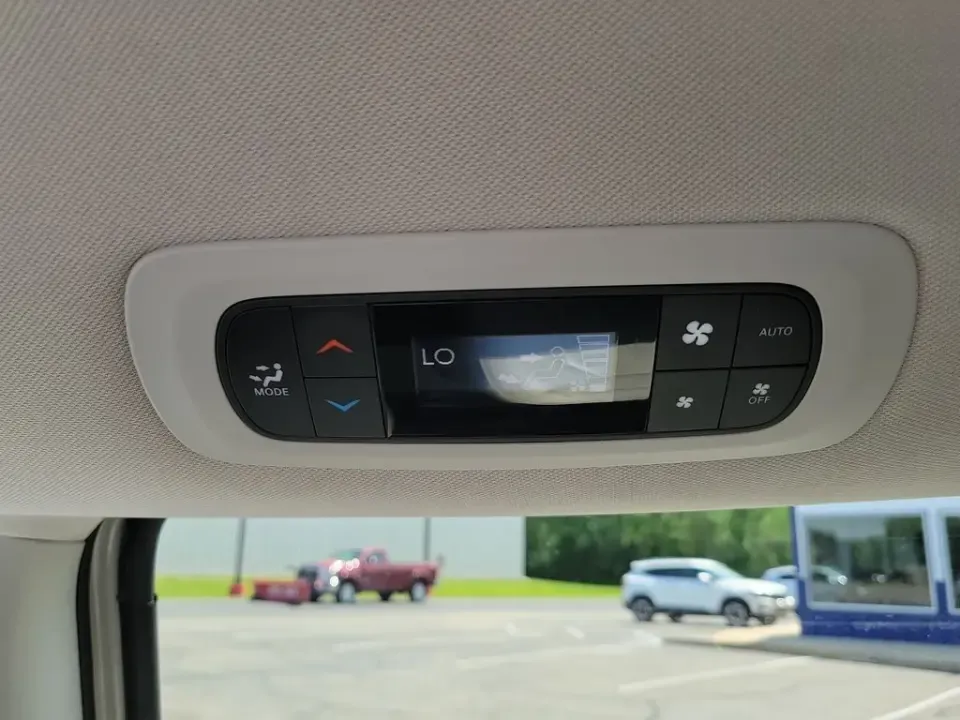 2021 White Pearl /Black Chrysler Pacifica Touring L (2C4RC1BG1MR) with an 3.6L V6 24V VVT engine, Automatic transmission, located at 6064 Gull Rd, Kalamazoo, MI, 49048, (269) 222-0088, 42.328388, -85.512924- Photo#56