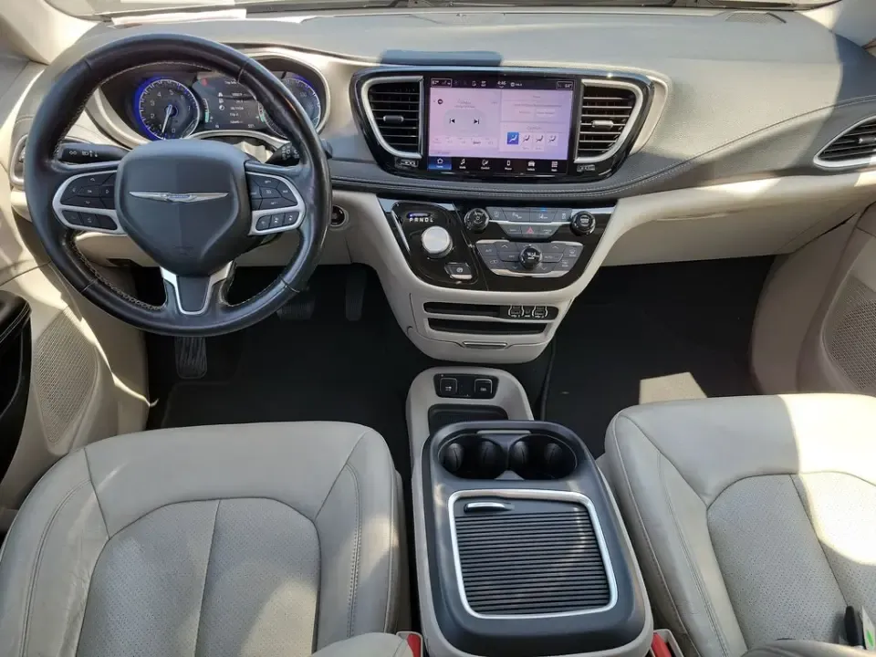 2021 White Pearl /Black Chrysler Pacifica Touring L (2C4RC1BG1MR) with an 3.6L V6 24V VVT engine, Automatic transmission, located at 6064 Gull Rd, Kalamazoo, MI, 49048, (269) 222-0088, 42.328388, -85.512924- Photo#58