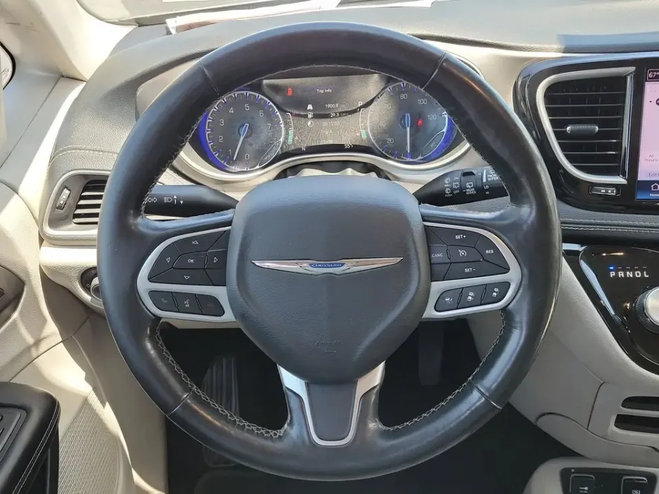 2021 White Pearl /Black Chrysler Pacifica Touring L (2C4RC1BG1MR) with an 3.6L V6 24V VVT engine, Automatic transmission, located at 6064 Gull Rd, Kalamazoo, MI, 49048, (269) 222-0088, 42.328388, -85.512924- Photo#60