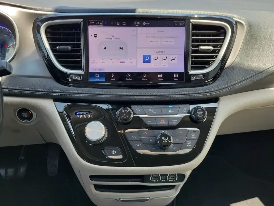 2021 White Pearl /Black Chrysler Pacifica Touring L (2C4RC1BG1MR) with an 3.6L V6 24V VVT engine, Automatic transmission, located at 6064 Gull Rd, Kalamazoo, MI, 49048, (269) 222-0088, 42.328388, -85.512924- Photo#62