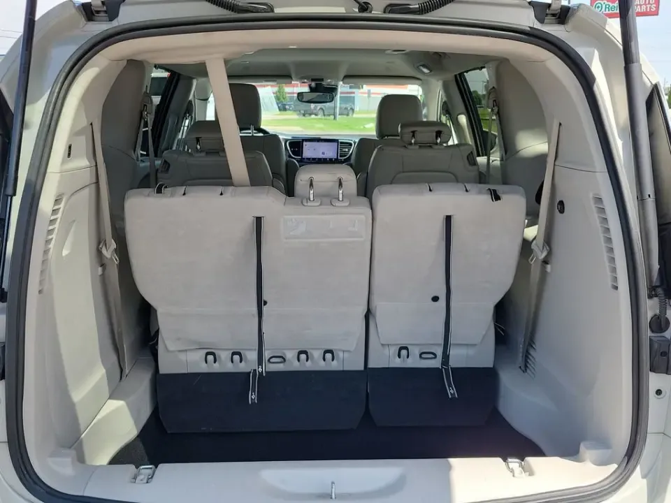 2021 White Pearl /Black Chrysler Pacifica Touring L (2C4RC1BG1MR) with an 3.6L V6 24V VVT engine, Automatic transmission, located at 6064 Gull Rd, Kalamazoo, MI, 49048, (269) 222-0088, 42.328388, -85.512924- Photo#64