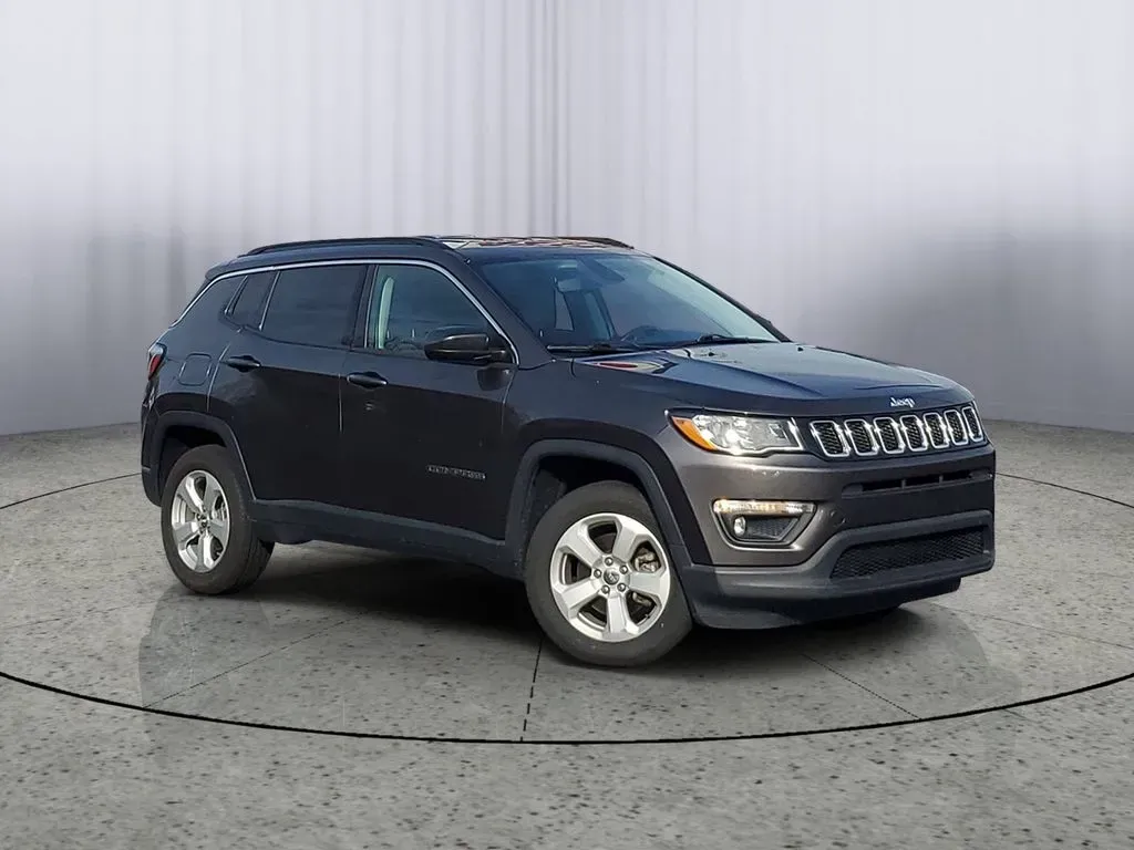 2020 Granite Crystal Metallic Clearcoat /Black Jeep Compass Latitude (3C4NJDBB5LT) with an 4 Cyl, 2.4L engine, 9-speed automatic transmission, located at 6064 Gull Rd, Kalamazoo, MI, 49048, (269) 222-0088, 42.328388, -85.512924 - Discover Adventure with the 2020 Jeep Compass Latitude 4WD Perfect for Your Next Journey!<br /> <br /> Are you ready to embrace new adventures while enjoying the comfort of a reliable SUV? Look no further than this stunning 2020 Jeep Compass Latitude 4WD, now available at AutoMaxx - Kalamazoo. Loca - Photo#1