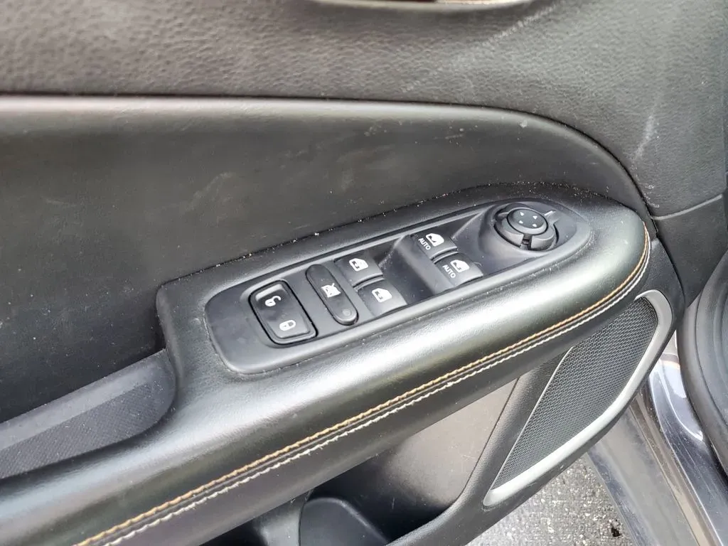 2020 Granite Crystal Metallic Clearcoat /Black Jeep Compass Latitude (3C4NJDBB5LT) with an 4 Cyl, 2.4L engine, 9-speed automatic transmission, located at 6064 Gull Rd, Kalamazoo, MI, 49048, (269) 222-0088, 42.328388, -85.512924 - Discover Adventure with the 2020 Jeep Compass Latitude 4WD Perfect for Your Next Journey!<br /> <br /> Are you ready to embrace new adventures while enjoying the comfort of a reliable SUV? Look no further than this stunning 2020 Jeep Compass Latitude 4WD, now available at AutoMaxx - Kalamazoo. Loca - Photo#10