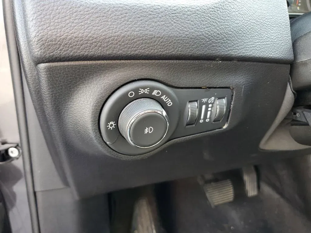 2020 Granite Crystal Metallic Clearcoat /Black Jeep Compass Latitude (3C4NJDBB5LT) with an 4 Cyl, 2.4L engine, 9-speed automatic transmission, located at 6064 Gull Rd, Kalamazoo, MI, 49048, (269) 222-0088, 42.328388, -85.512924 - Discover Adventure with the 2020 Jeep Compass Latitude 4WD Perfect for Your Next Journey!<br /> <br /> Are you ready to embrace new adventures while enjoying the comfort of a reliable SUV? Look no further than this stunning 2020 Jeep Compass Latitude 4WD, now available at AutoMaxx - Kalamazoo. Loca - Photo#13