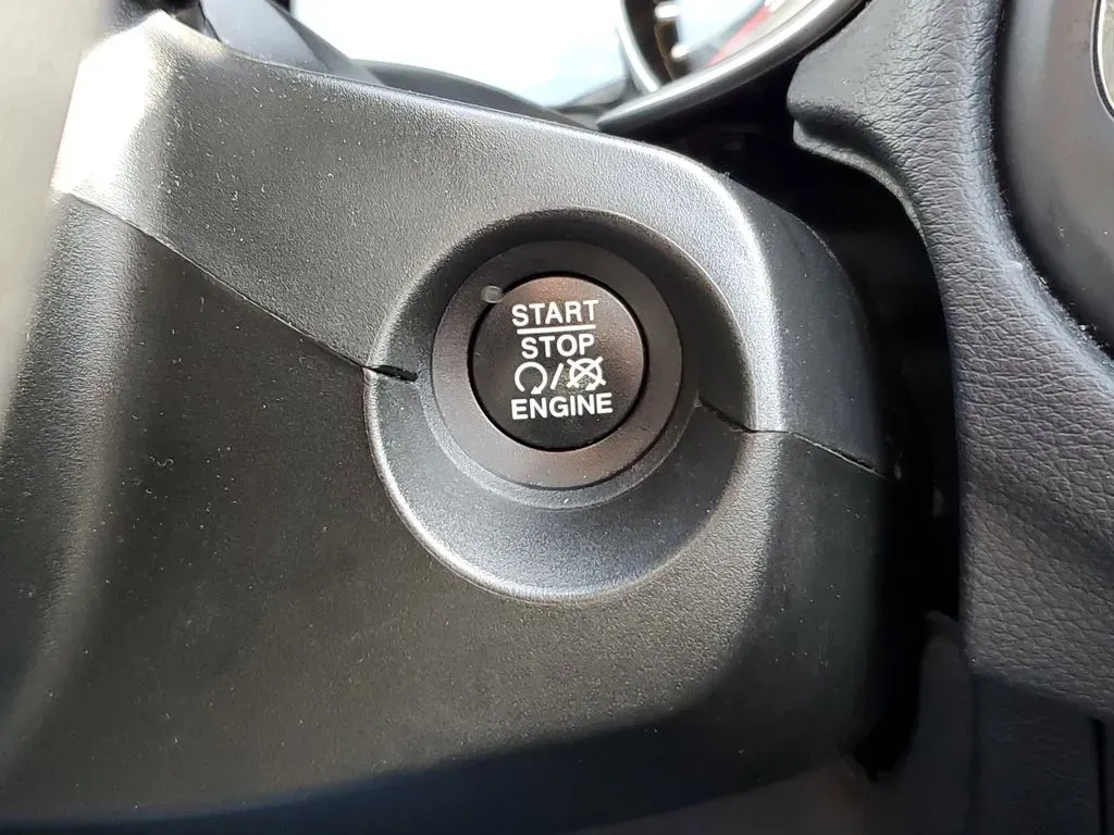 2020 Granite Crystal Metallic Clearcoat /Black Jeep Compass Latitude (3C4NJDBB5LT) with an 4 Cyl, 2.4L engine, 9-speed automatic transmission, located at 6064 Gull Rd, Kalamazoo, MI, 49048, (269) 222-0088, 42.328388, -85.512924 - Discover Adventure with the 2020 Jeep Compass Latitude 4WD Perfect for Your Next Journey!<br /> <br /> Are you ready to embrace new adventures while enjoying the comfort of a reliable SUV? Look no further than this stunning 2020 Jeep Compass Latitude 4WD, now available at AutoMaxx - Kalamazoo. Loca - Photo#22