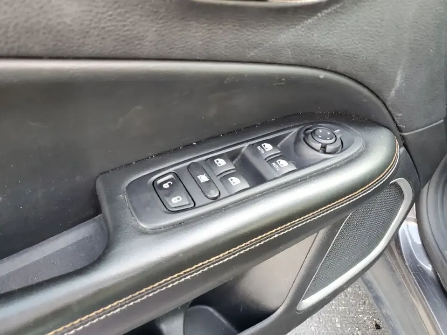 2020 Granite Crystal Metallic Clearcoat /Black Jeep Compass Latitude (3C4NJDBB5LT) with an 4 Cyl, 2.4L engine, 9-speed automatic transmission, located at 6064 Gull Rd, Kalamazoo, MI, 49048, (269) 222-0088, 42.328388, -85.512924 - Discover Adventure with the 2020 Jeep Compass Latitude 4WD Perfect for Your Next Journey!<br /> <br /> Are you ready to embrace new adventures while enjoying the comfort of a reliable SUV? Look no further than this stunning 2020 Jeep Compass Latitude 4WD, now available at AutoMaxx - Kalamazoo. Loca - Photo#9