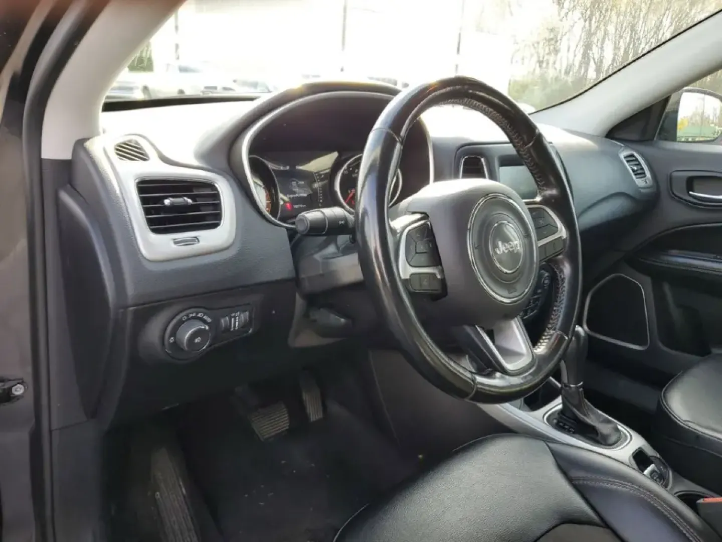 2020 Granite Crystal Metallic Clearcoat /Black Jeep Compass Latitude (3C4NJDBB5LT) with an 4 Cyl, 2.4L engine, 9-speed automatic transmission, located at 6064 Gull Rd, Kalamazoo, MI, 49048, (269) 222-0088, 42.328388, -85.512924 - Discover Adventure with the 2020 Jeep Compass Latitude 4WD Perfect for Your Next Journey!<br /> <br /> Are you ready to embrace new adventures while enjoying the comfort of a reliable SUV? Look no further than this stunning 2020 Jeep Compass Latitude 4WD, now available at AutoMaxx - Kalamazoo. Loca- Photo#11