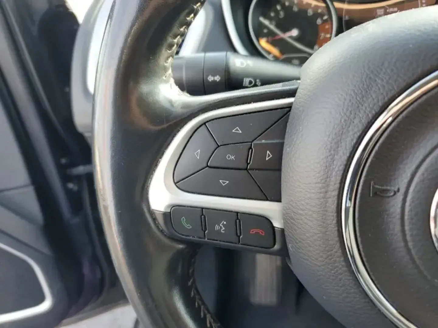 2020 Granite Crystal Metallic Clearcoat /Black Jeep Compass Latitude (3C4NJDBB5LT) with an 4 Cyl, 2.4L engine, 9-speed automatic transmission, located at 6064 Gull Rd, Kalamazoo, MI, 49048, (269) 222-0088, 42.328388, -85.512924 - Discover Adventure with the 2020 Jeep Compass Latitude 4WD Perfect for Your Next Journey!<br /> <br /> Are you ready to embrace new adventures while enjoying the comfort of a reliable SUV? Look no further than this stunning 2020 Jeep Compass Latitude 4WD, now available at AutoMaxx - Kalamazoo. Loca - Photo#14