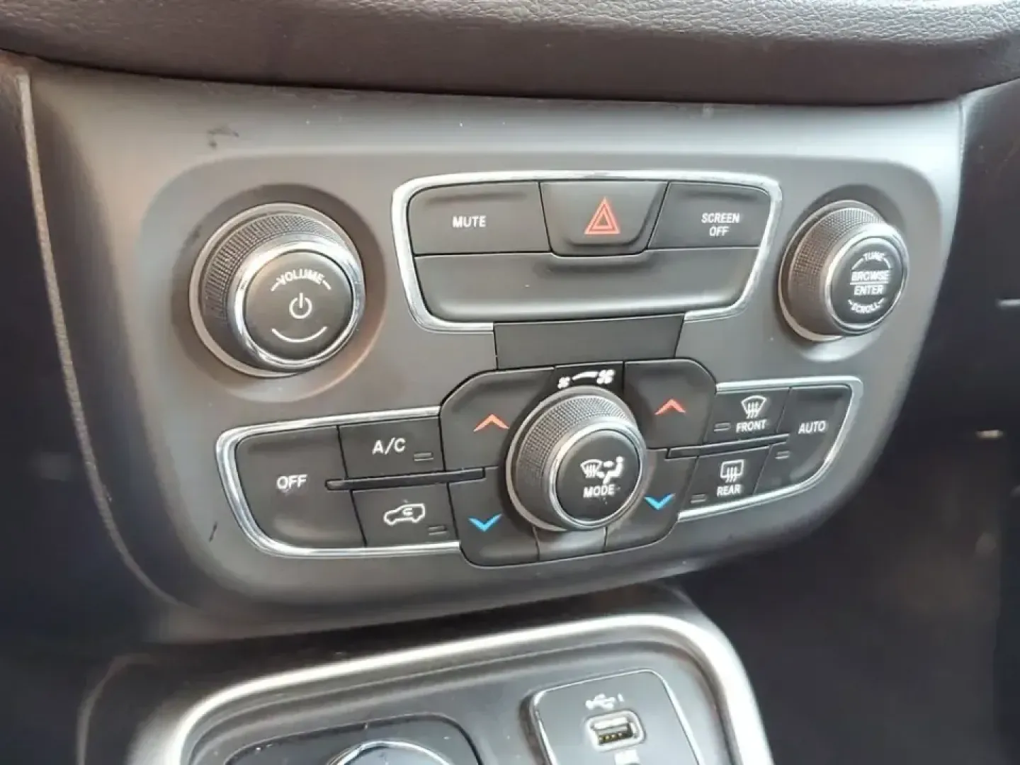 2020 Granite Crystal Metallic Clearcoat /Black Jeep Compass Latitude (3C4NJDBB5LT) with an 4 Cyl, 2.4L engine, 9-speed automatic transmission, located at 6064 Gull Rd, Kalamazoo, MI, 49048, (269) 222-0088, 42.328388, -85.512924 - Discover Adventure with the 2020 Jeep Compass Latitude 4WD Perfect for Your Next Journey!<br /> <br /> Are you ready to embrace new adventures while enjoying the comfort of a reliable SUV? Look no further than this stunning 2020 Jeep Compass Latitude 4WD, now available at AutoMaxx - Kalamazoo. Loca - Photo#19