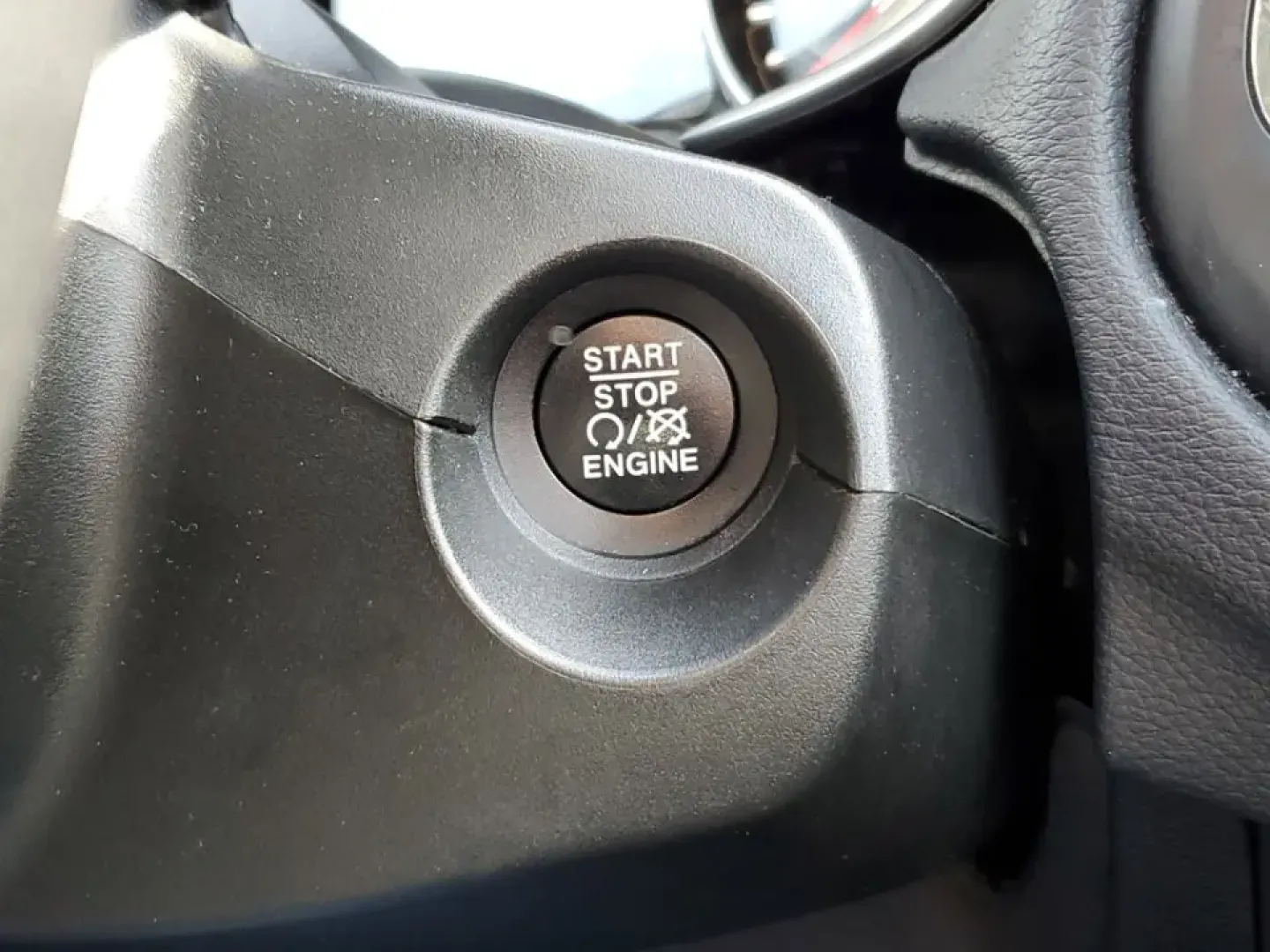 2020 Granite Crystal Metallic Clearcoat /Black Jeep Compass Latitude (3C4NJDBB5LT) with an 4 Cyl, 2.4L engine, 9-speed automatic transmission, located at 6064 Gull Rd, Kalamazoo, MI, 49048, (269) 222-0088, 42.328388, -85.512924 - Discover Adventure with the 2020 Jeep Compass Latitude 4WD Perfect for Your Next Journey!<br /> <br /> Are you ready to embrace new adventures while enjoying the comfort of a reliable SUV? Look no further than this stunning 2020 Jeep Compass Latitude 4WD, now available at AutoMaxx - Kalamazoo. Loca- Photo#21