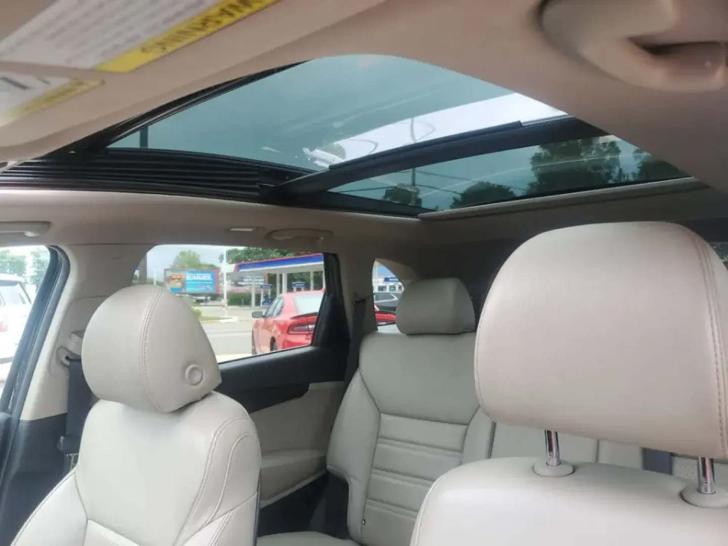 2020 Ebony Black /Stone Beige Kia Sorento EX V6 (5XYPHDA52LG) with an V6, 3.3L engine, 8-speed automatic transmission, located at 6064 Gull Rd, Kalamazoo, MI, 49048, (269) 222-0088, 42.328388, -85.512924 - **Explore New Horizons with the 2020 Kia Sorento EX V6 AWD Your Ideal Family SUV!**<br /> <br /> Are you ready to elevate your family adventures or daily commutes? The 2020 Kia Sorento EX V6 AWD is designed for those who value comfort, safety, and versatility. Whether you're heading to the nearby C- Photo#9