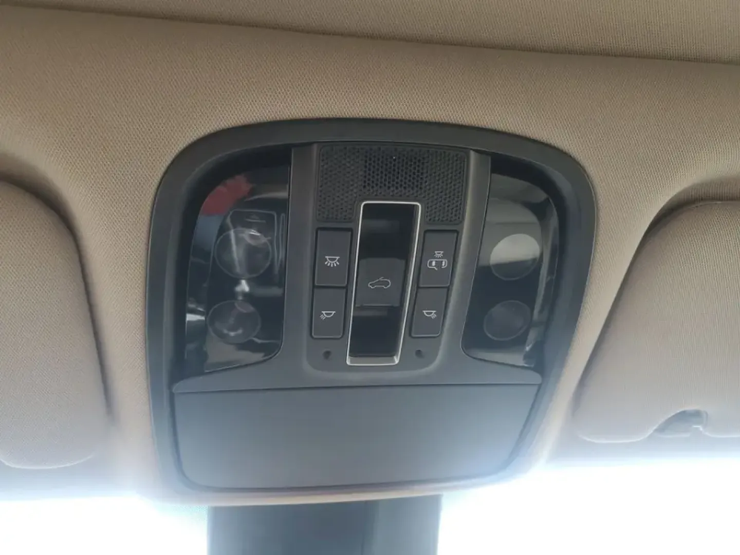 2020 Ebony Black /Stone Beige Kia Sorento EX V6 (5XYPHDA52LG) with an V6, 3.3L engine, 8-speed automatic transmission, located at 6064 Gull Rd, Kalamazoo, MI, 49048, (269) 222-0088, 42.328388, -85.512924 - **Explore New Horizons with the 2020 Kia Sorento EX V6 AWD Your Ideal Family SUV!**<br /> <br /> Are you ready to elevate your family adventures or daily commutes? The 2020 Kia Sorento EX V6 AWD is designed for those who value comfort, safety, and versatility. Whether you're heading to the nearby C- Photo#10