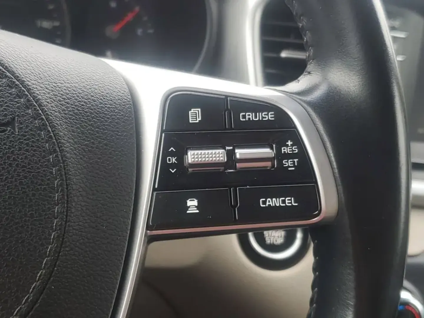 2020 Ebony Black /Stone Beige Kia Sorento EX V6 (5XYPHDA52LG) with an V6, 3.3L engine, 8-speed automatic transmission, located at 6064 Gull Rd, Kalamazoo, MI, 49048, (269) 222-0088, 42.328388, -85.512924 - **Explore New Horizons with the 2020 Kia Sorento EX V6 AWD Your Ideal Family SUV!**<br /> <br /> Are you ready to elevate your family adventures or daily commutes? The 2020 Kia Sorento EX V6 AWD is designed for those who value comfort, safety, and versatility. Whether you're heading to the nearby C- Photo#15